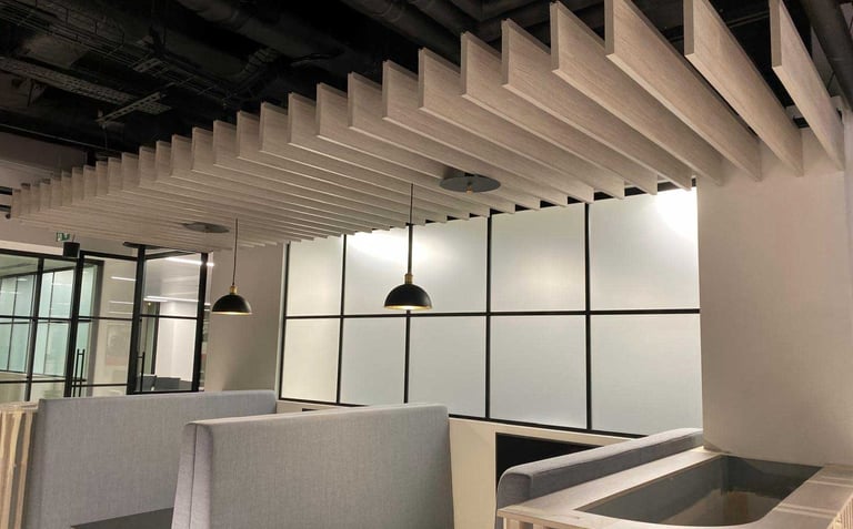 Akustinės sienų ir lubų panelės – triukšmo mažinimas ir modernus dizainas DECOSONA