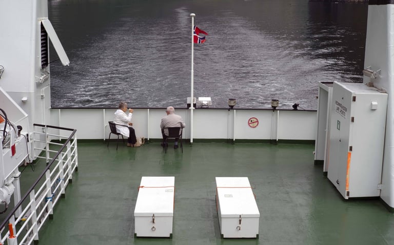 Couple, lost, ship, sea, bodies in a coffin, Pierre Thoretto,