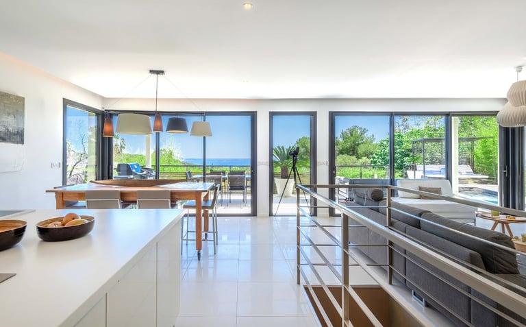 Une villa contemporaine avec vue mer située à Bandol