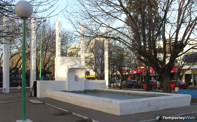 Monumento Plaza Espora Temperley