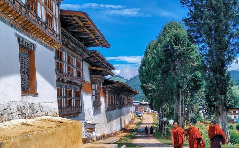 gangtey_goemba_monastery_exterior