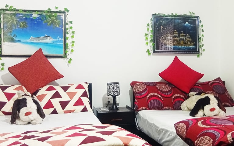 Nuwara Eliya Bungalow Family Room with cozy beds and garden view