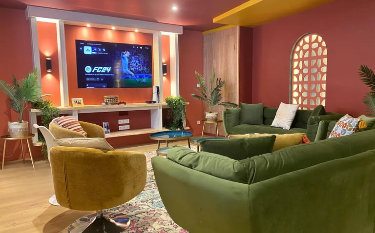 Salon convivial avec TV grand écran pour hébergement professionnel à Saint-Omer