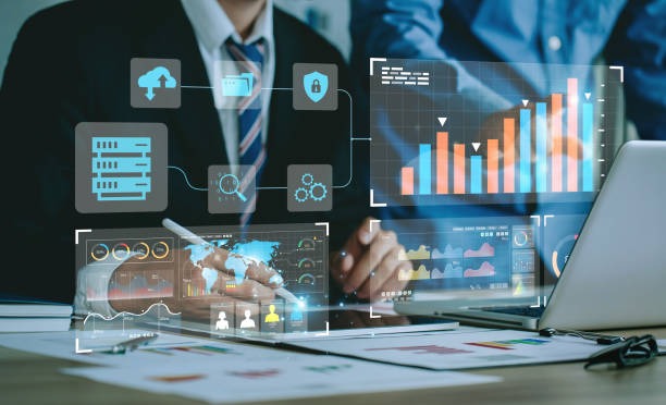 executivo trabalhando com seu computador analisando gráficos