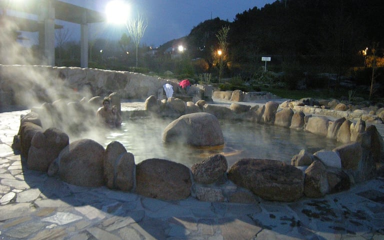 Piscinas termales de Outariz al aire libre en Ourense
