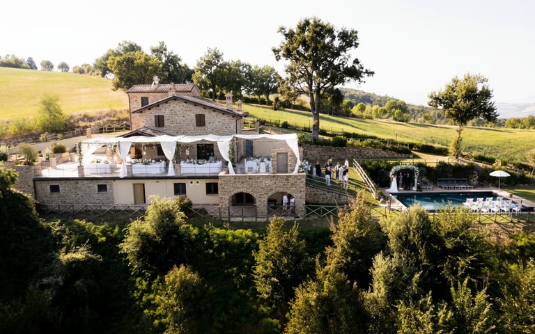 matrimonio romantico in villa Marche Italia