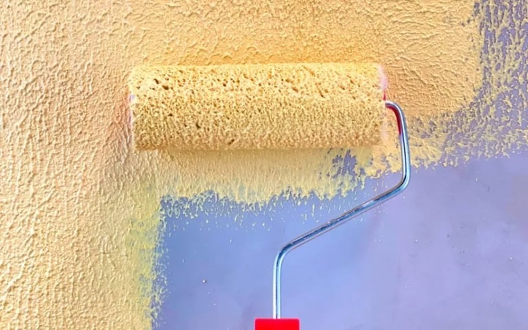 Revestimiento texturado a rodillo colocado en la pared