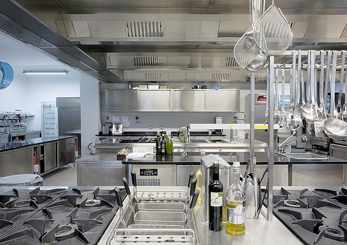 Üret Çelik endüstriyel mutfak ekipmanları ve profesyonel pişirme makineleri