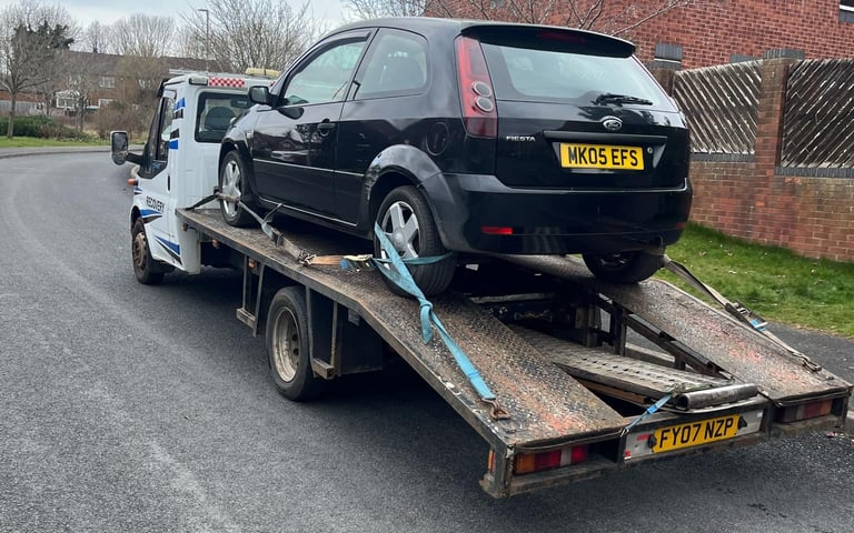 alt="Scrap car being collected from driveway in Bengeworth, Evesham"