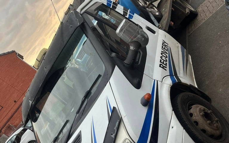 alt="Vehicle delivery and collection service in Worcester by L R Recycling"