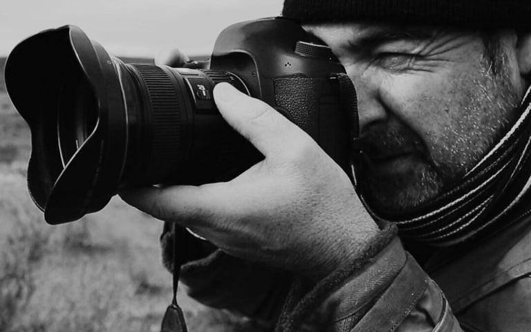Martin Osner teaching private photography lessons, demonstrating expert camera techniques.