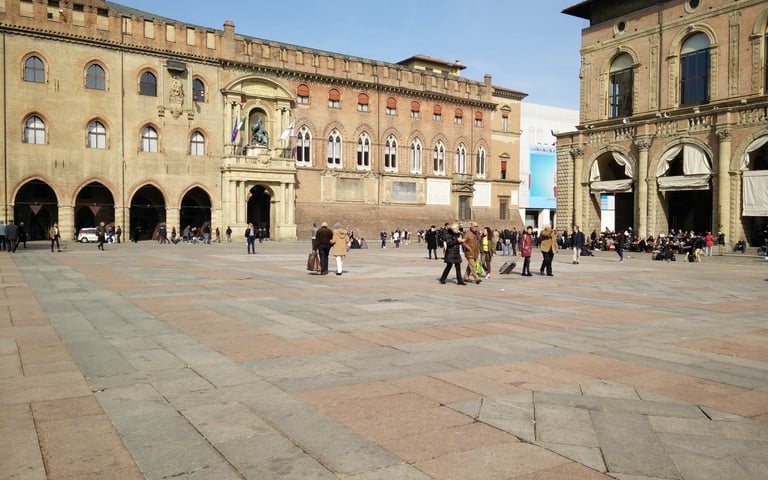 Piazza maggiore, Bologna