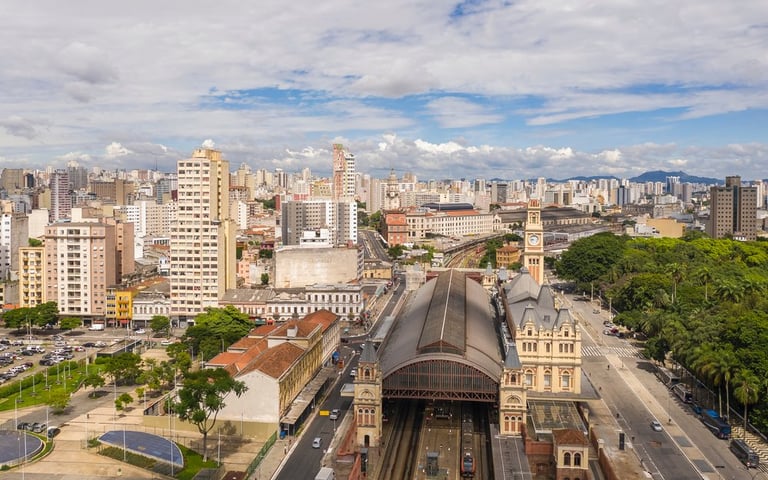 Panorama urbano com alta densidade e prédios do bom retiro