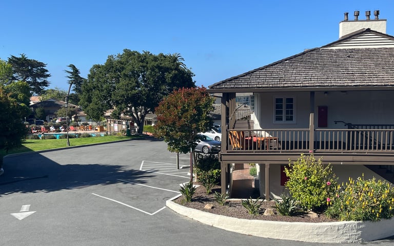 casa munras dog friendly monterey CA