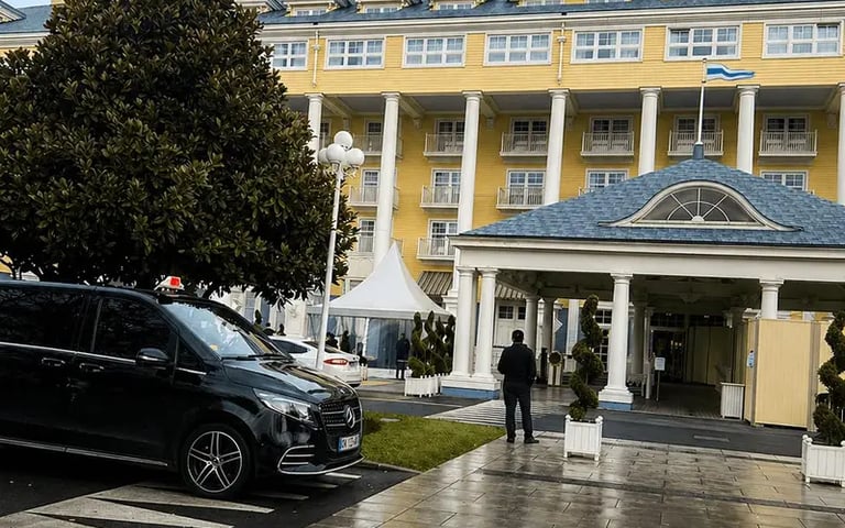 Mercedes VIP van for Paris CDG airport and Luxury hotel transfers