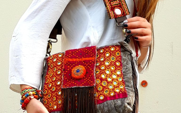 la Gypsy Bag e' un turbine di colori e ricami