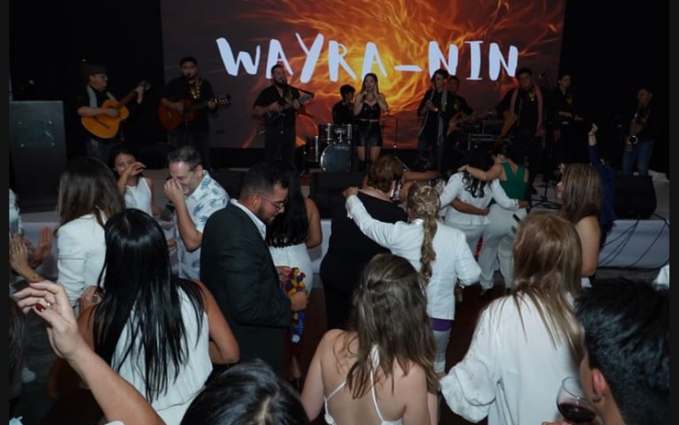 Orquesta Wayra Nin en evento ambato