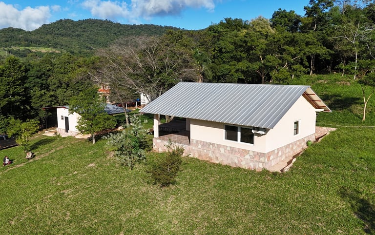 Bungalow mit großem Garten & Bergblick – Mietobjekt in Colonia Independencia