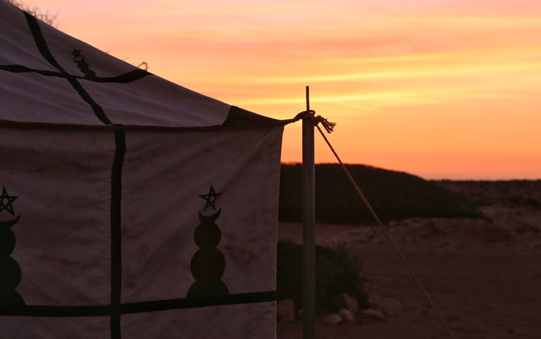 tente berbère au coucher du soleil