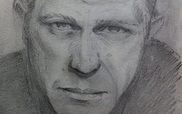 Croquis de Steve mcQueen réalisé à la mains sur un carnet en papier