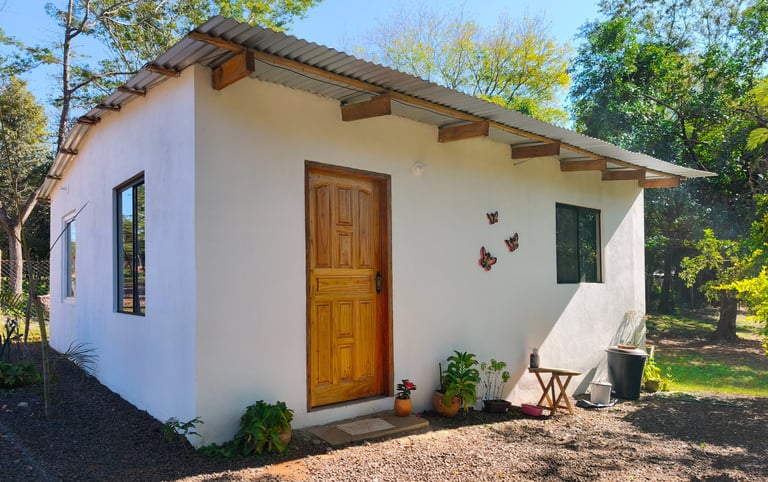 Möbliertes Haus auf umzäuntem Grundstück in Mbocayaty zu vermieten