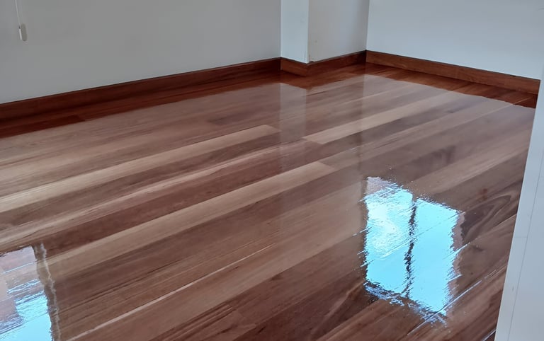 pulida de piso de madera pulido