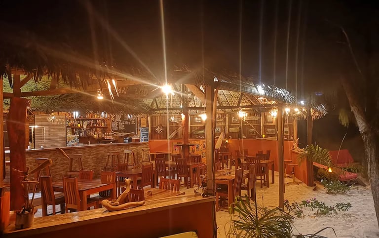Restaurant en bord de mer à Ocean Lodge dans la baie de Sakalava près de Diego-Suarez