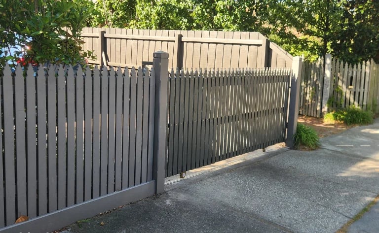 Speed Bi-Folding Gate