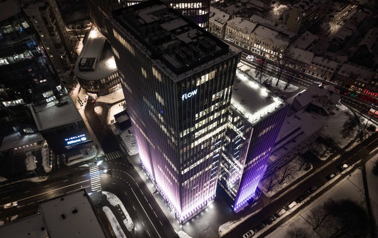 drono fotografija Vilniuje miesto verslo pastatai naktinis vaizdas