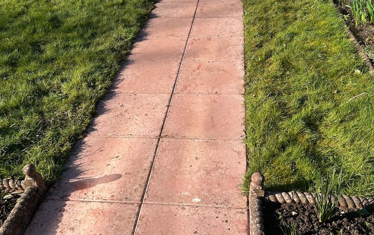 well maintained garden in path in pershore
