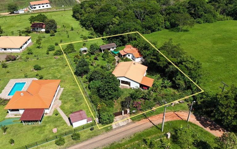 Möbliertes Wohnanwesen mit Gästehaus im Wohnpark El Parque, Planta Urbana, Independencia