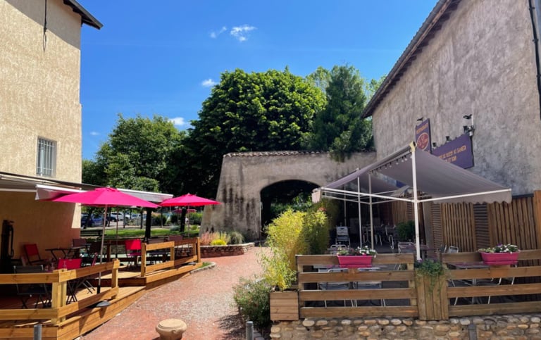 face avant restaurant la cave