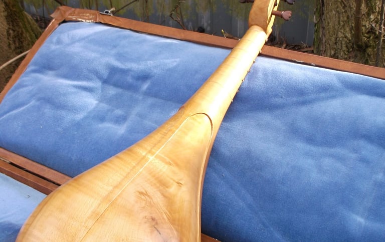 Gittern in Sycamore