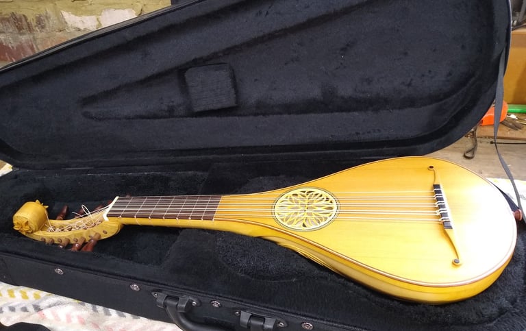 Gittern with case
