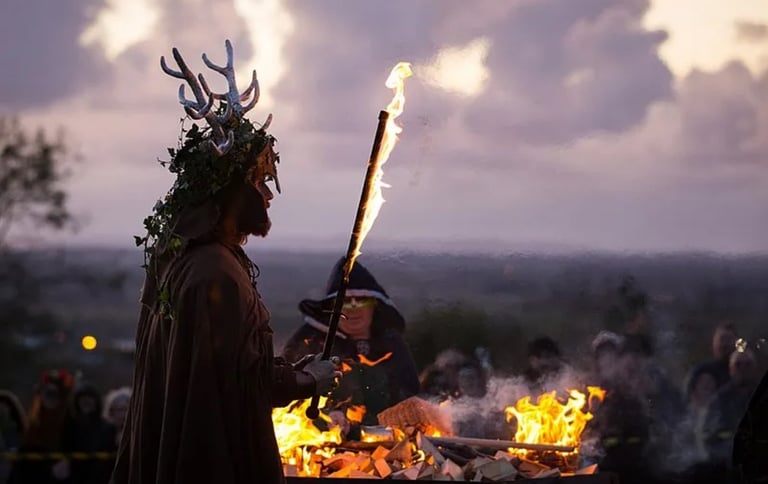 Pagãos celebrando o Samhain.
