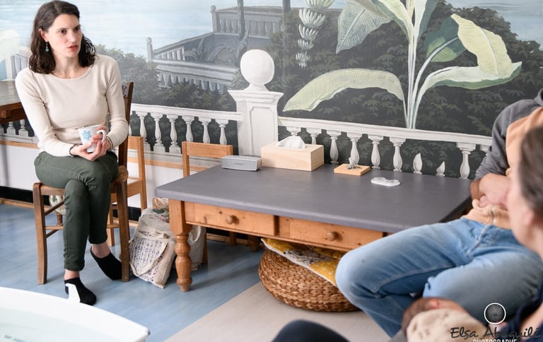 Audrey en intervention lors d'un atelier collectif avec des parents