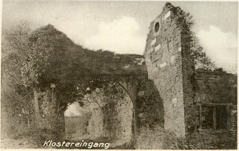 Historische zwart-witfoto van de originele ingang van klooster Schwarzenbroich.
