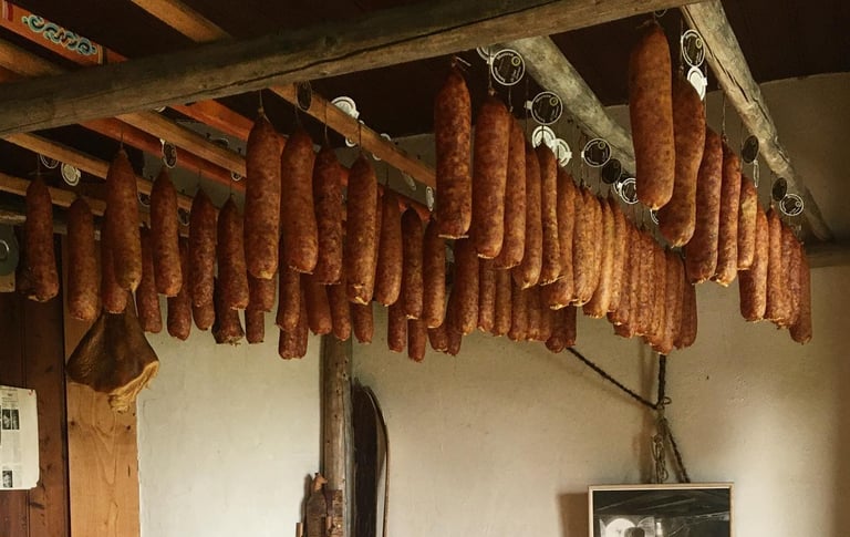La salle au saucisse : l'incontournable de La Petite Échelle.