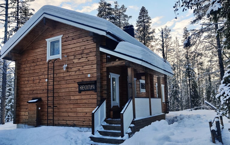 Rustic finnish log cabin in a snowy winter landscape, riekontupa cabin located in Kittilä lapland