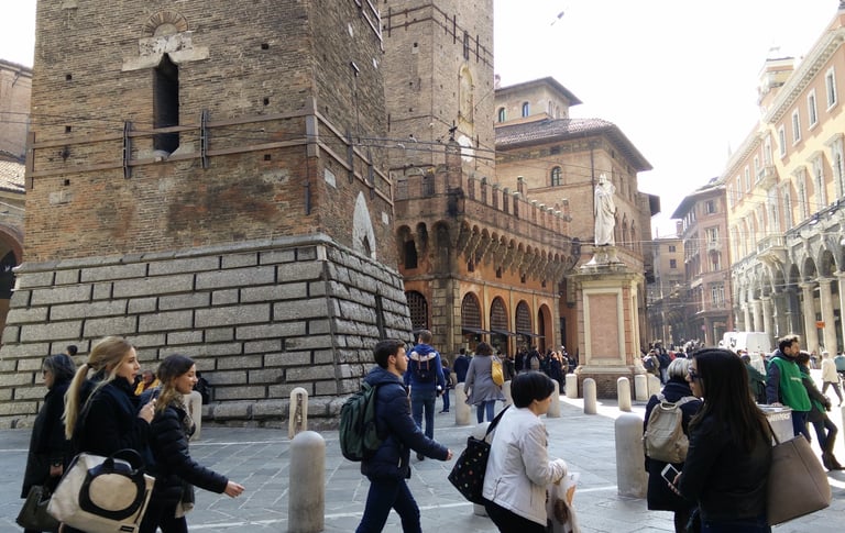 Piazza di Porta Ravegnana 