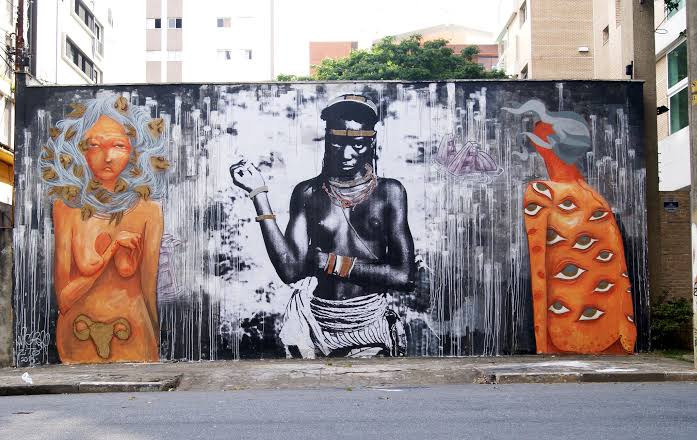 Carolyna Barbara Maciel, conhecida como Mag Magrela, é desenhista, grafiteira, pintora e escultora 