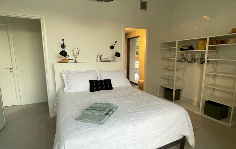 Villa Port Olivier - Villa bord de mer, les pieds dans l'eau, à louer sur l’île grecque de Lesbos