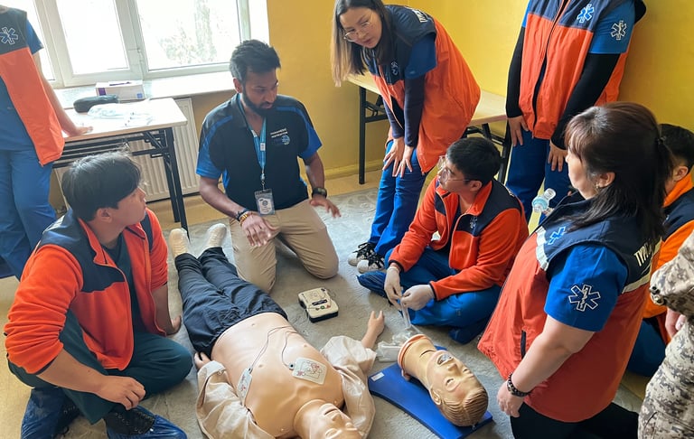 ambulance doctors learning resuscitation