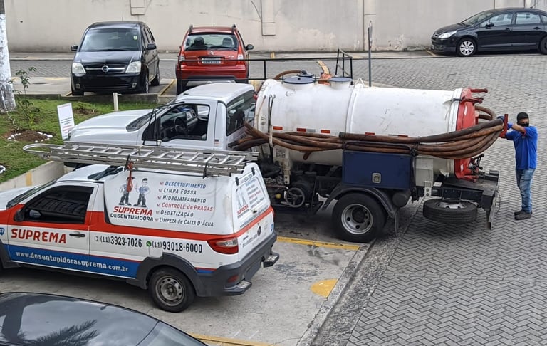 veiculos da suprema desentupidora