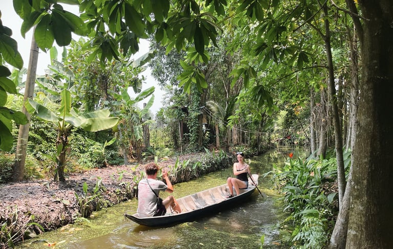Paddle gently through the canal and enjoy the countryside simplicity.