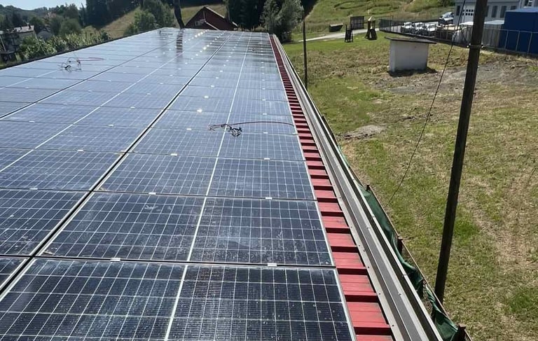 industrijski objekti sa solarnim panelima