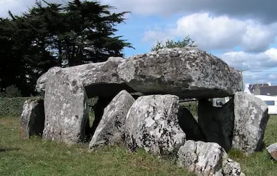 Ty Bayon - Présentation de Belz - Dolmen de Kerhuen Est - Er Roh Bras