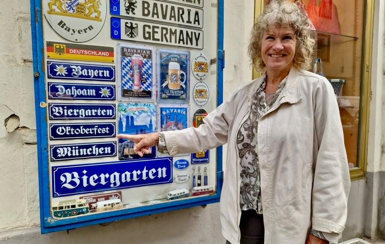 Uschi pointing at signs in Munich during a Walk and Talk German lesson