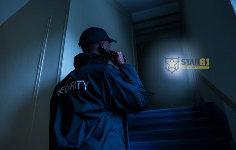Security guard patrols building at night – Star61 Security Objektschutz Luzern