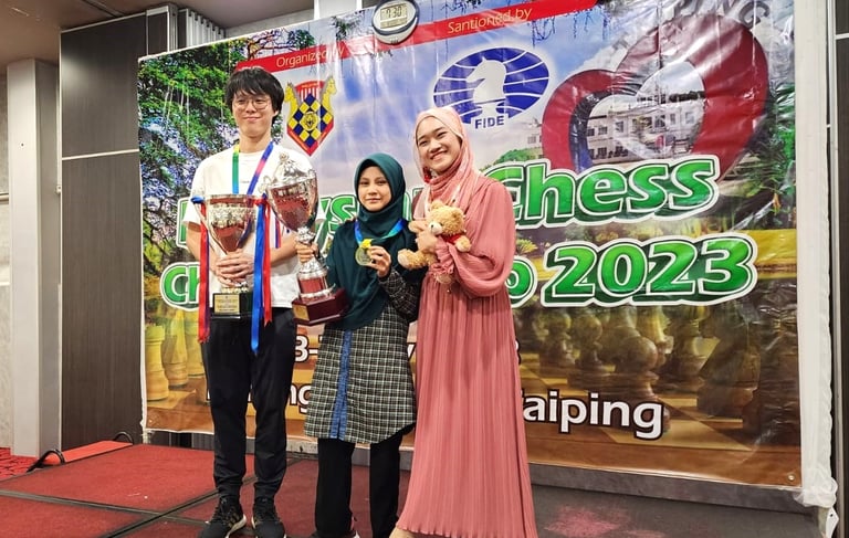 Ainul Mardhiah with autism wins Malaysian Woman Champion 2023. Chess Clicks. Ellie Emira. Zhuo Ren
